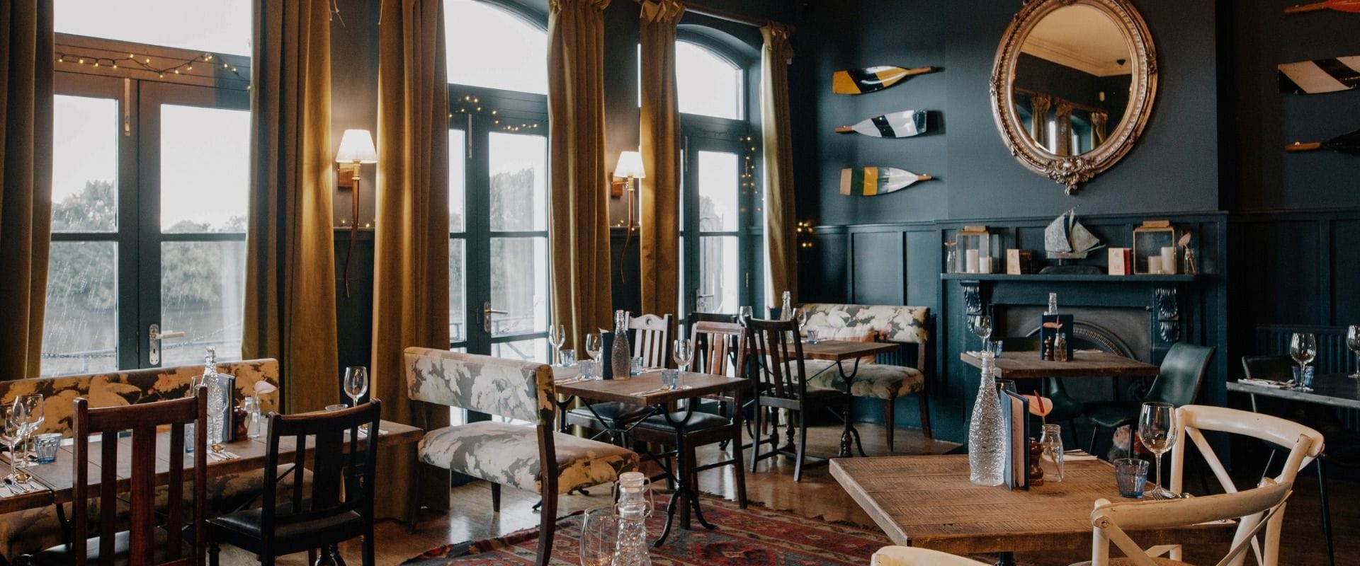 interior of the blue anchor hammersmith river bar
