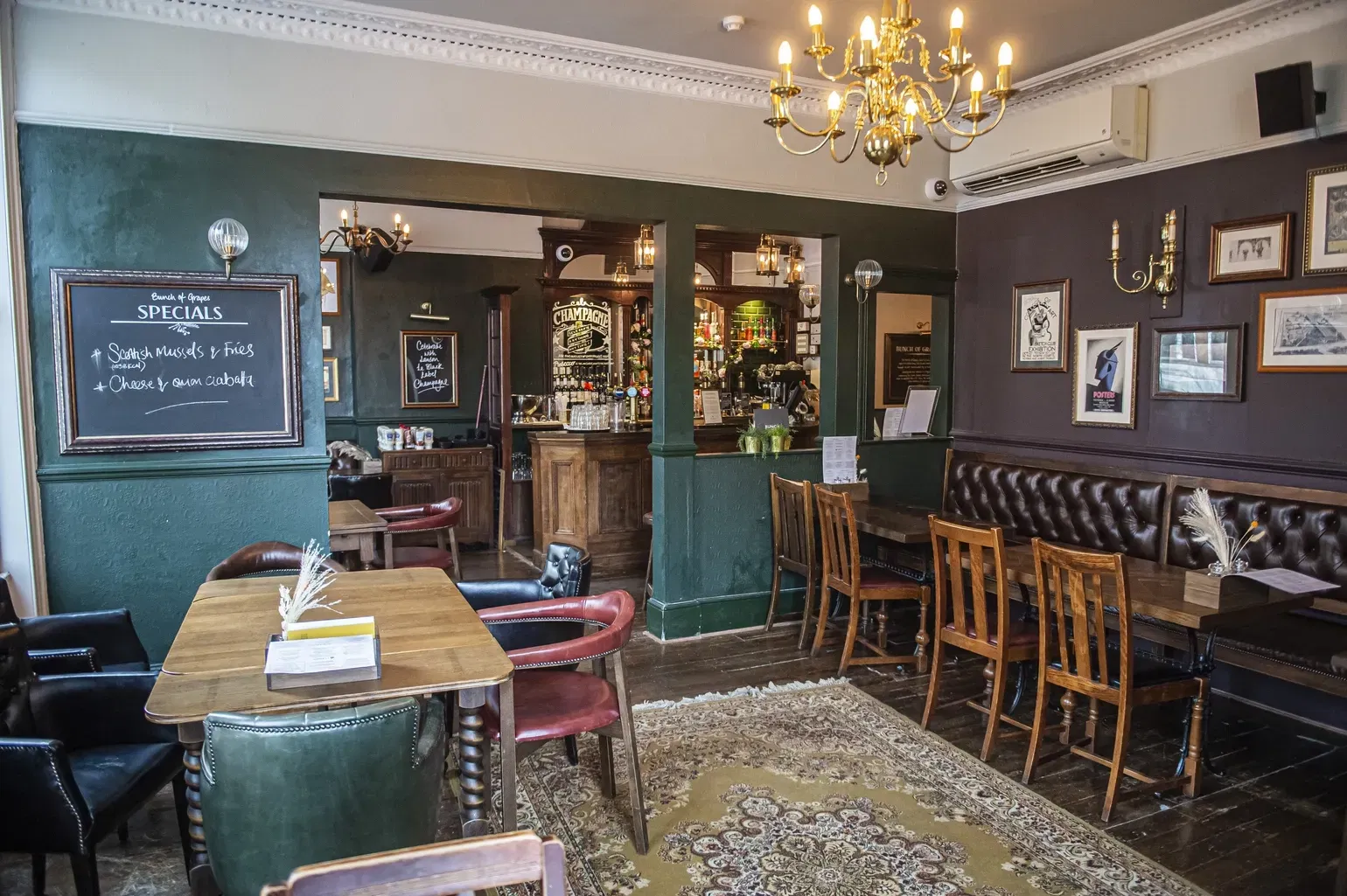 interior of the bunch of grapes in knightsbridge london