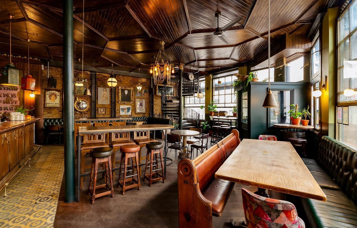 the-cat-and-mutton-hackney-london-bar-interior-1