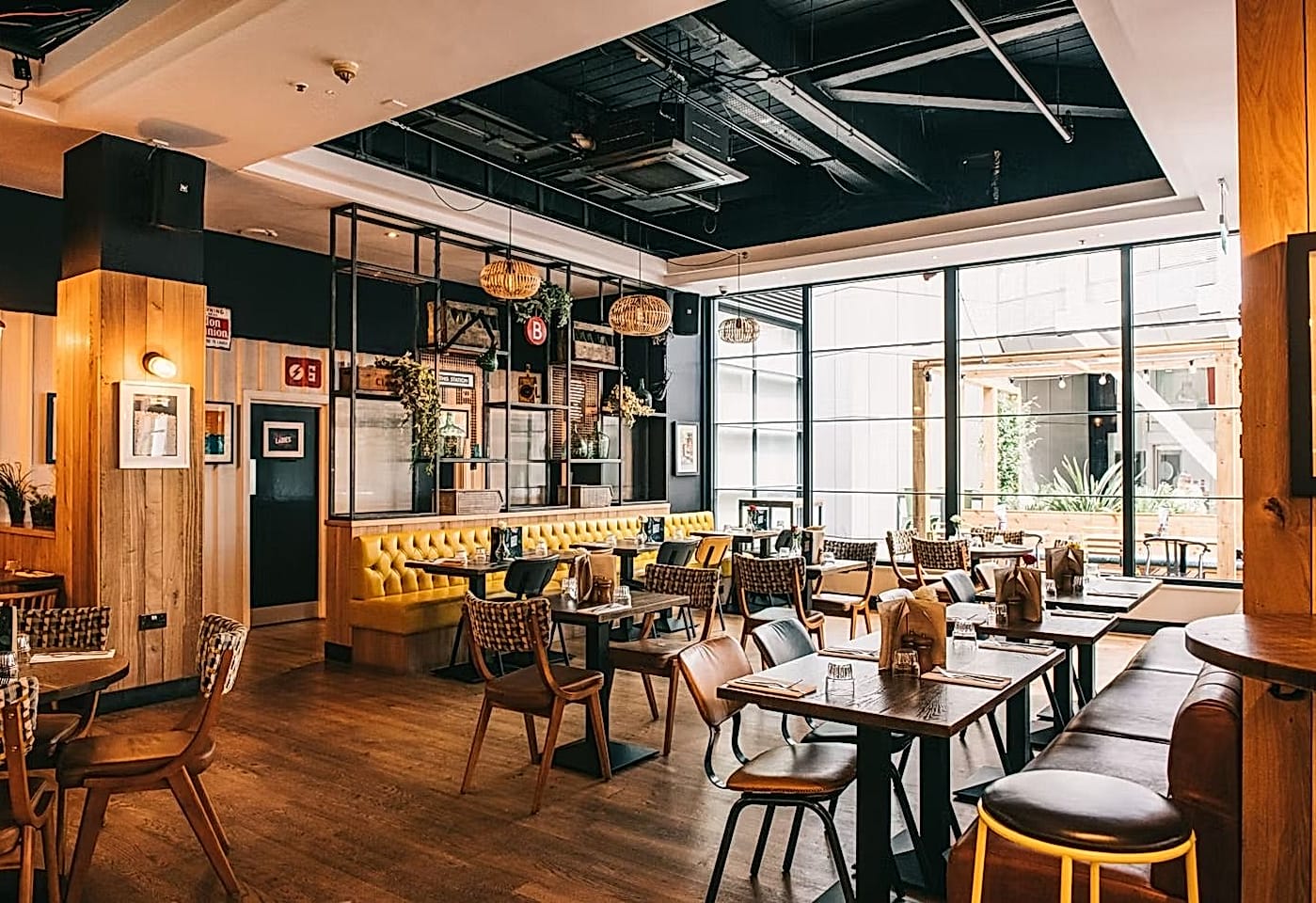 A classic pub in Farringdon: The Conductor1