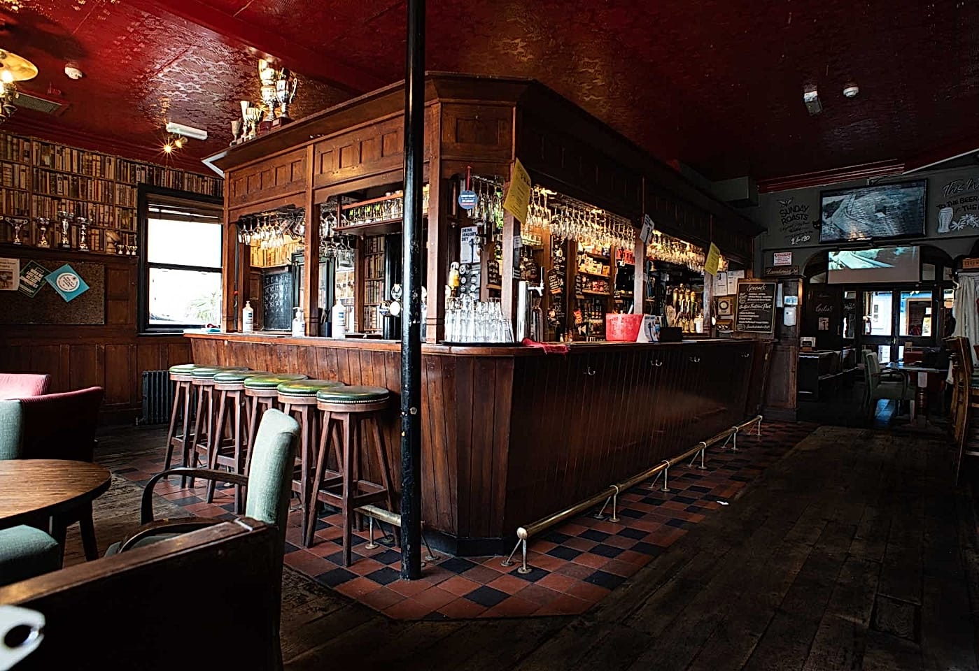 interior of the cross keys hammersmith london bar