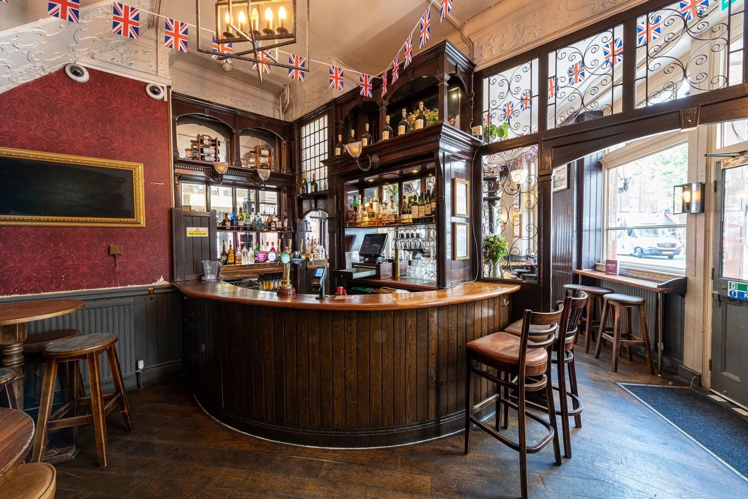 interior of the crown seven dials london bar