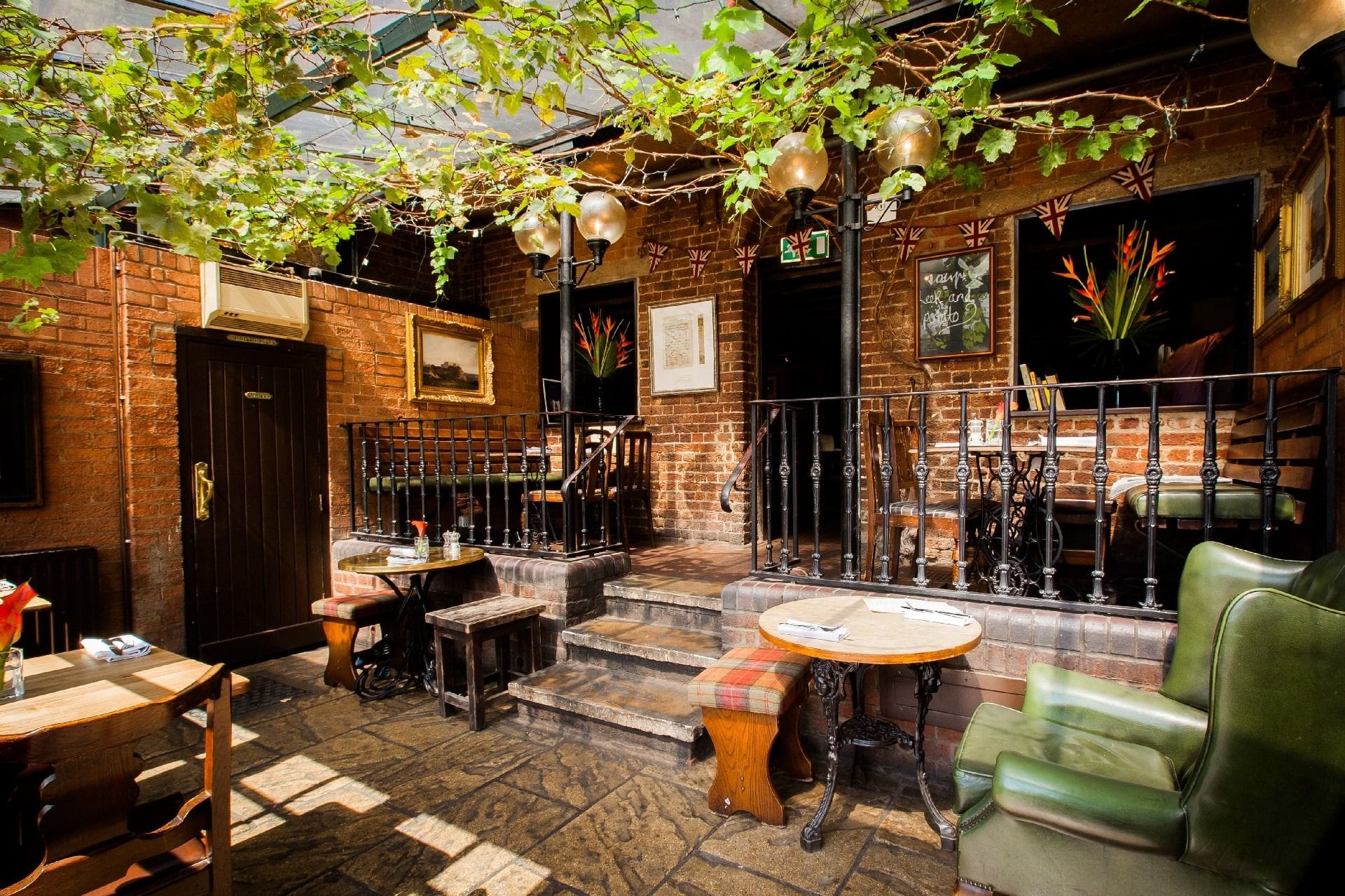 terrace of the dove hammersmith river bar 