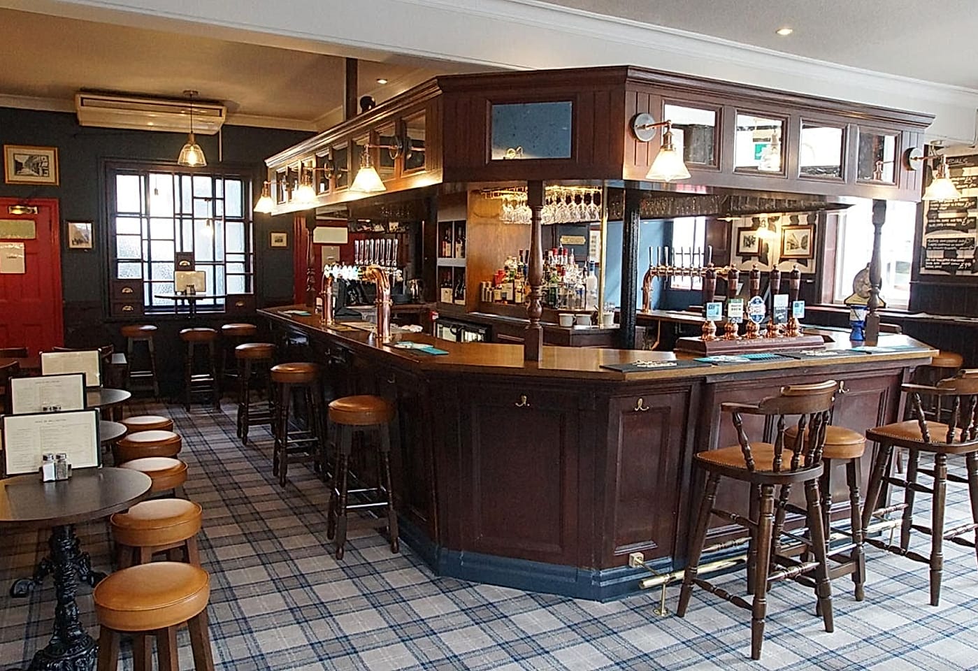 The classic Victoria pub: Duke of Wellington image 2