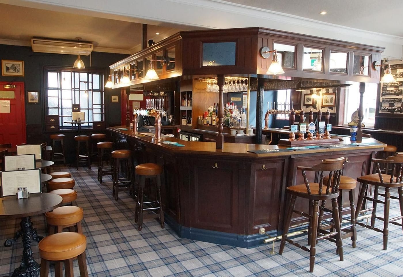 The classic Victoria pub: Duke of Wellington image 2