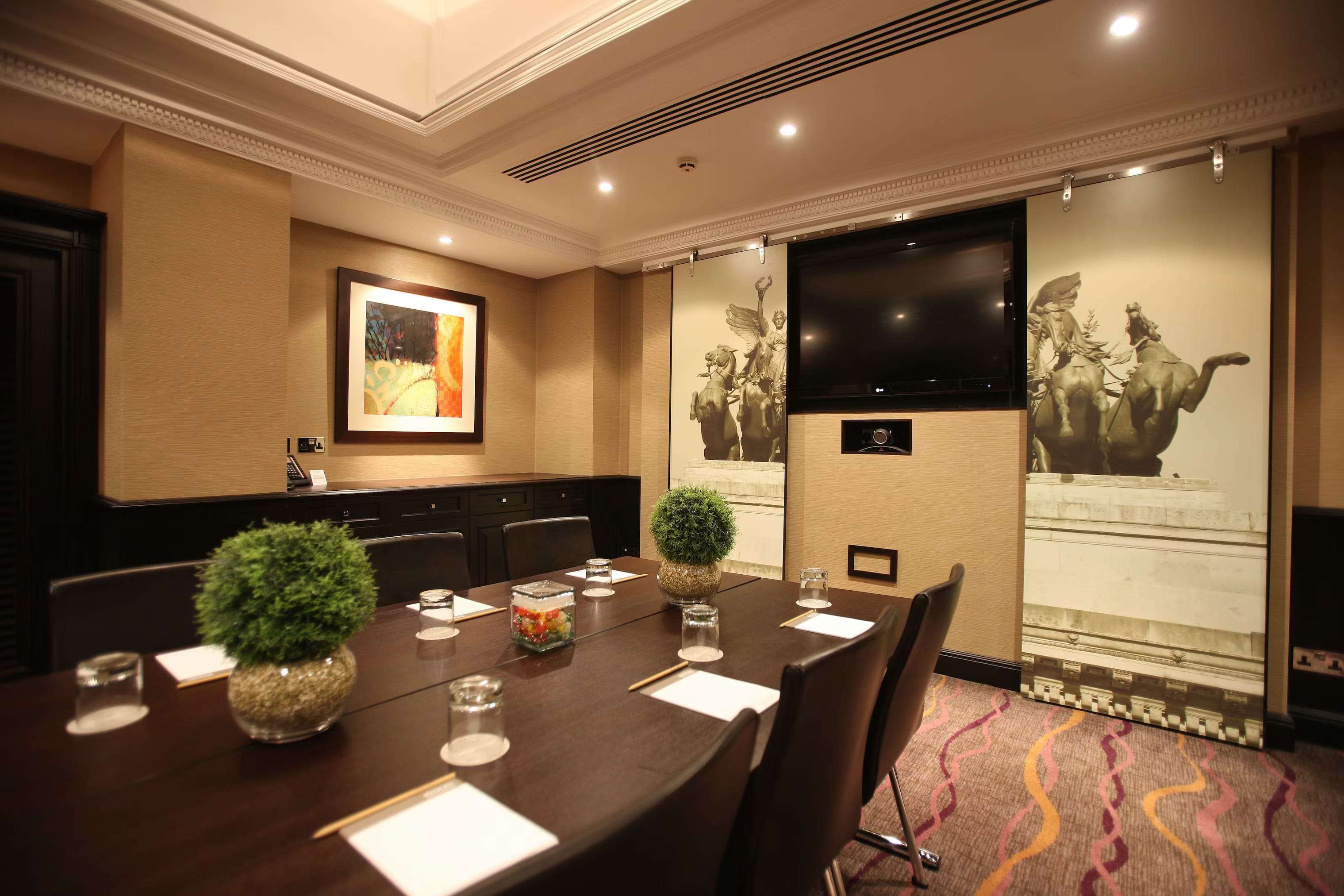 the elm meeting room in melia kesington in south kensington london