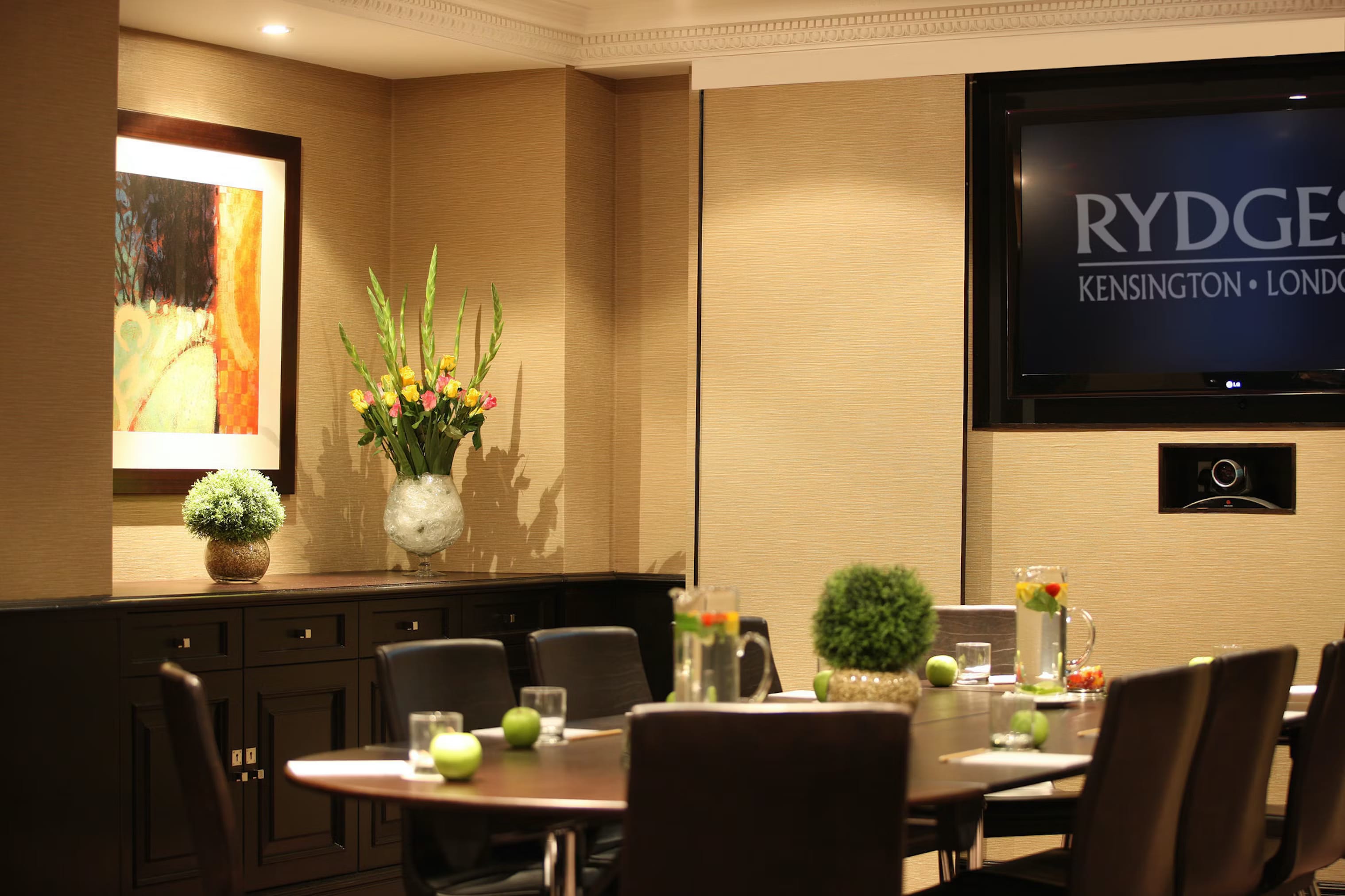 the elm meeting room in melia kesington in south kensington london