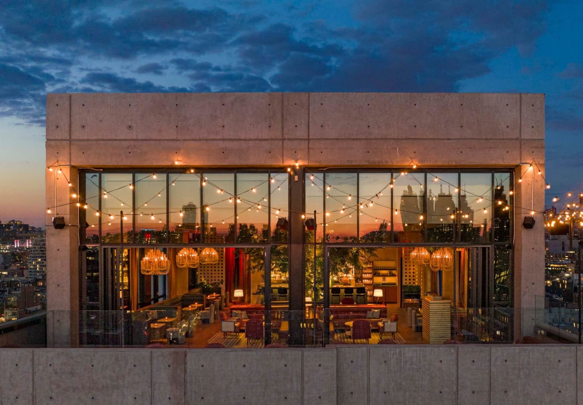 A glamourous rooftop bar: The Highlight Room1