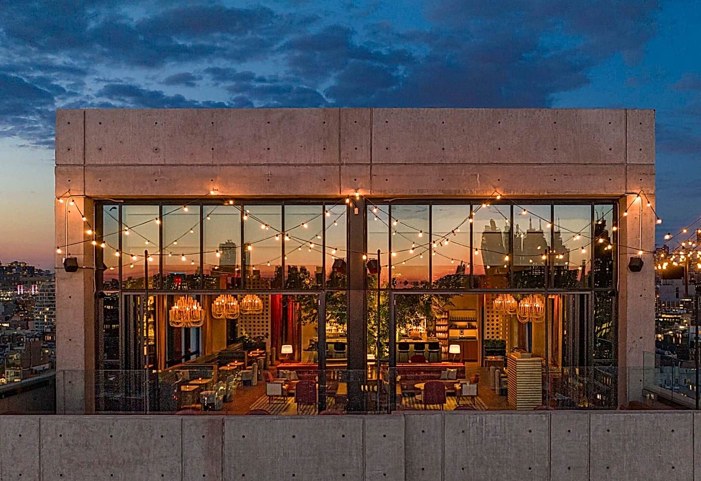 A glamourous rooftop bar: The Highlight Room1