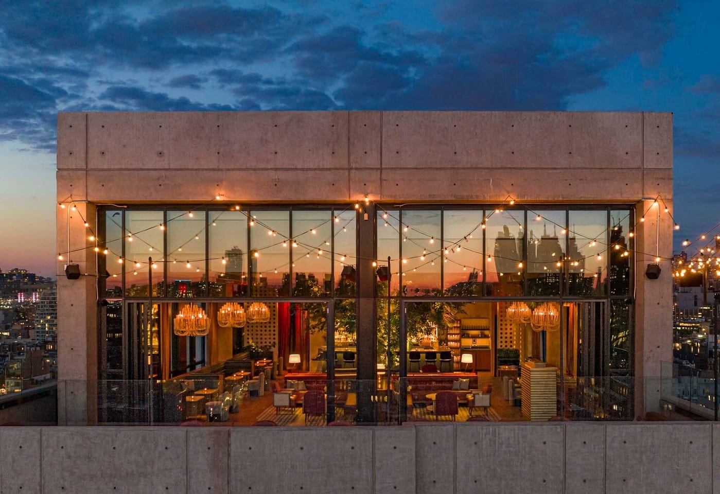 A glamourous rooftop bar: The Highlight Room1