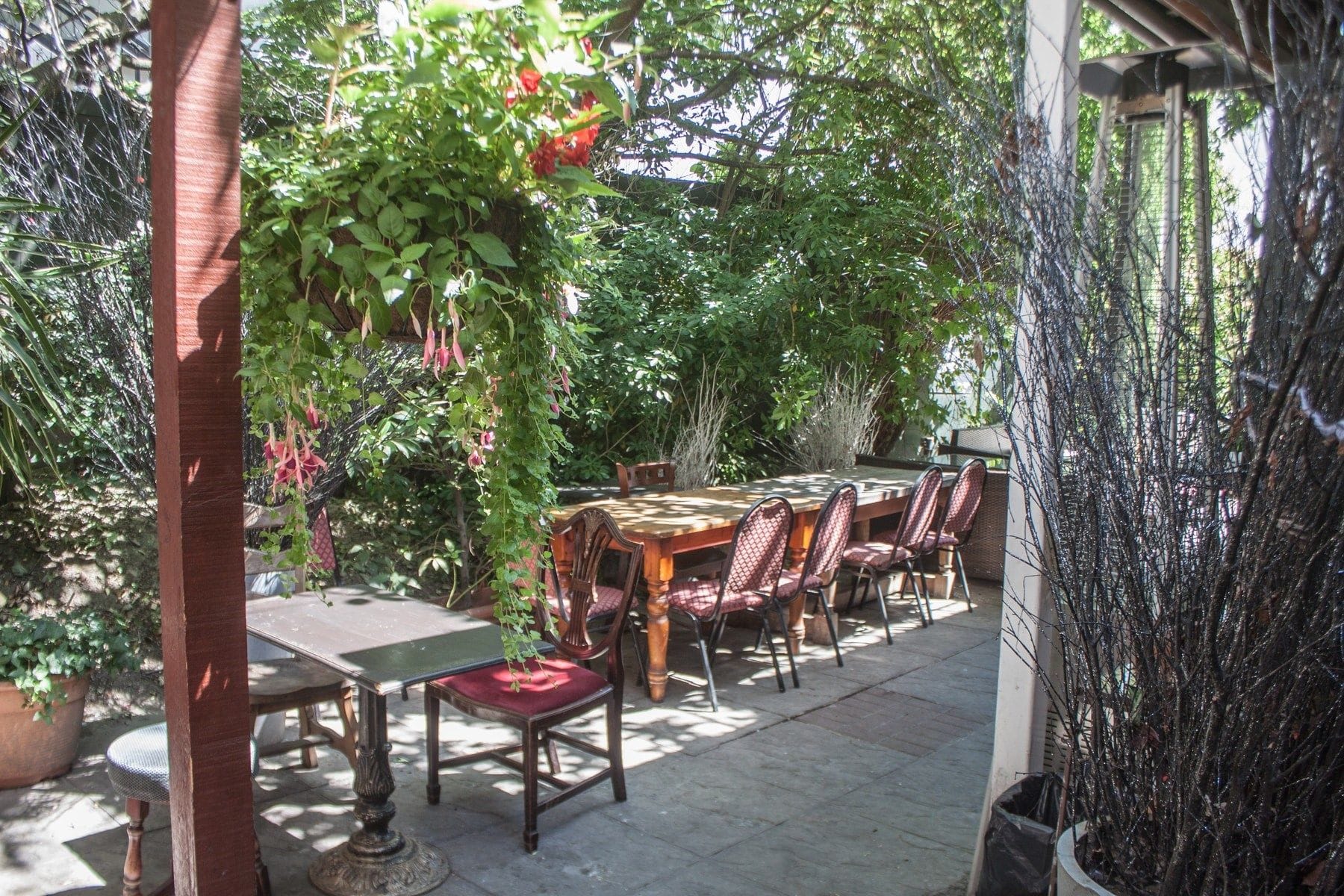 beer garden at the London Bridge bar the Horseshoe Inn pub