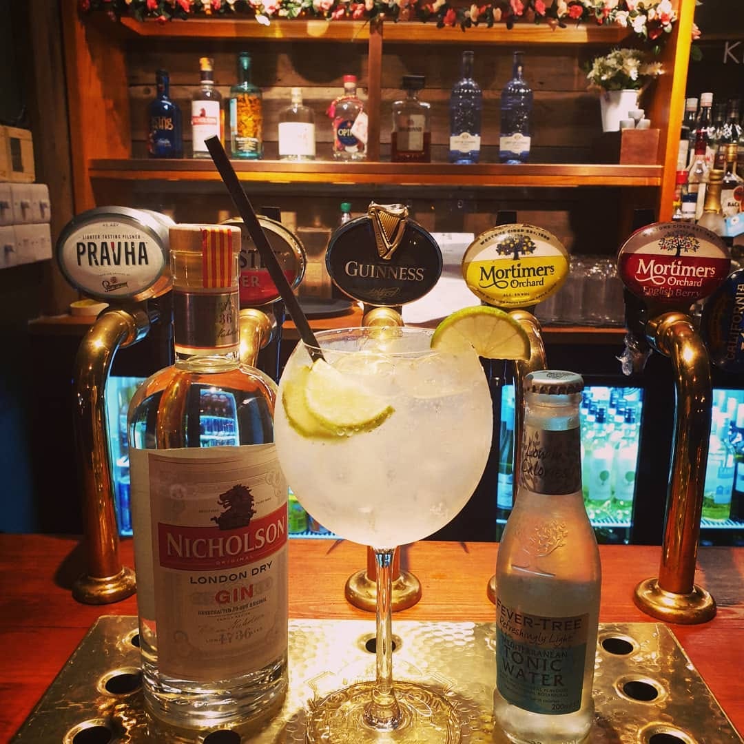 cocktail at the kings head green park bar london 