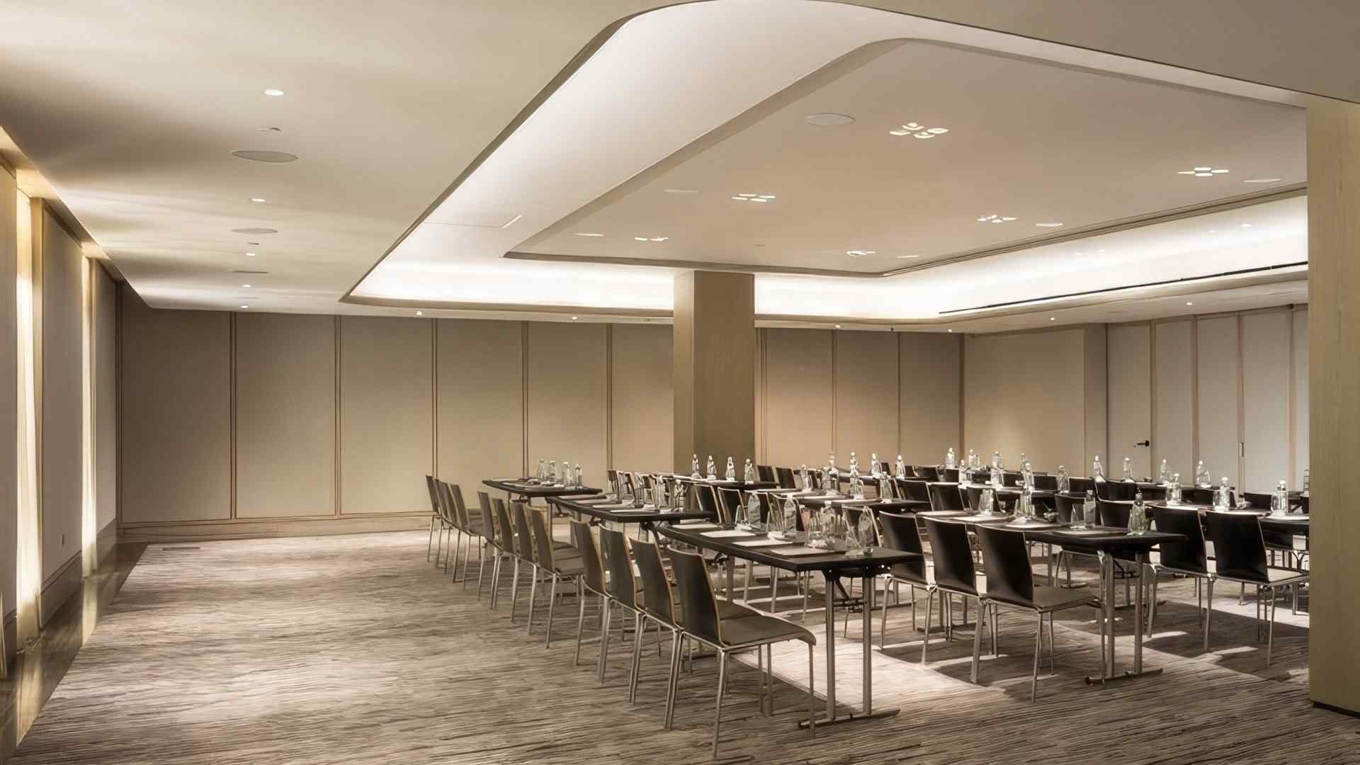 Meet in an iconic Midtown hotel: Salon at The Knickerbocker1