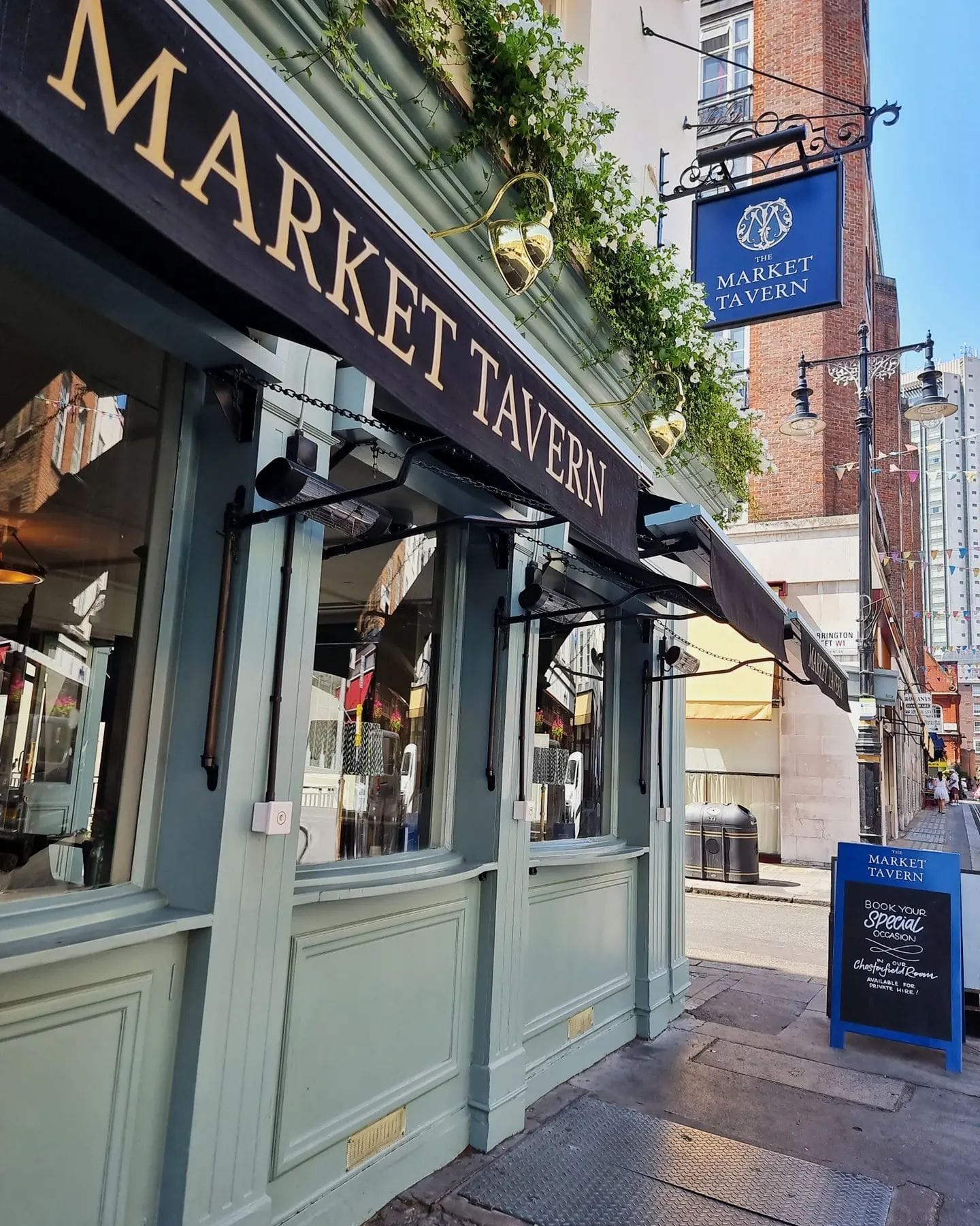 exterior of the market tavern green park bar london