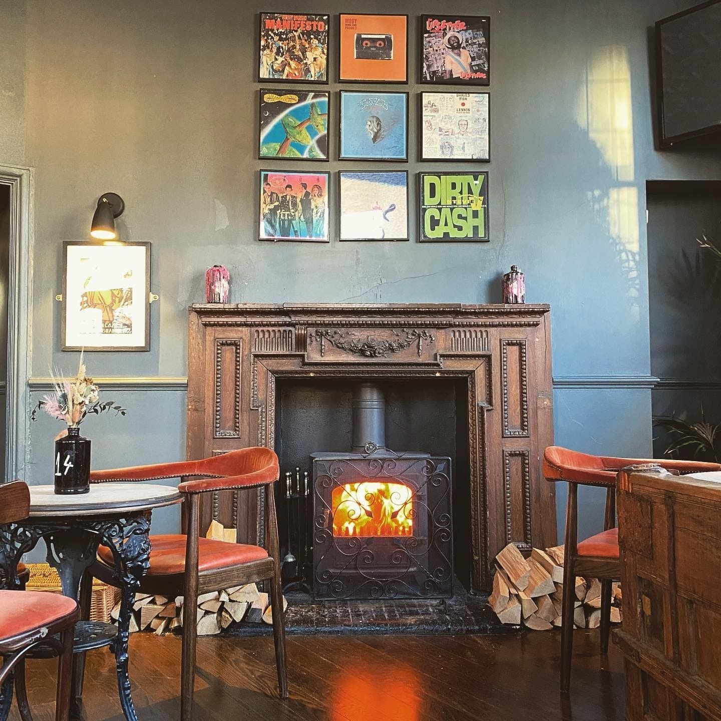 interior of the mitre pub in fulham london bar