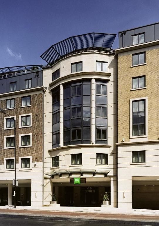 exterior of ibis styles in borough london