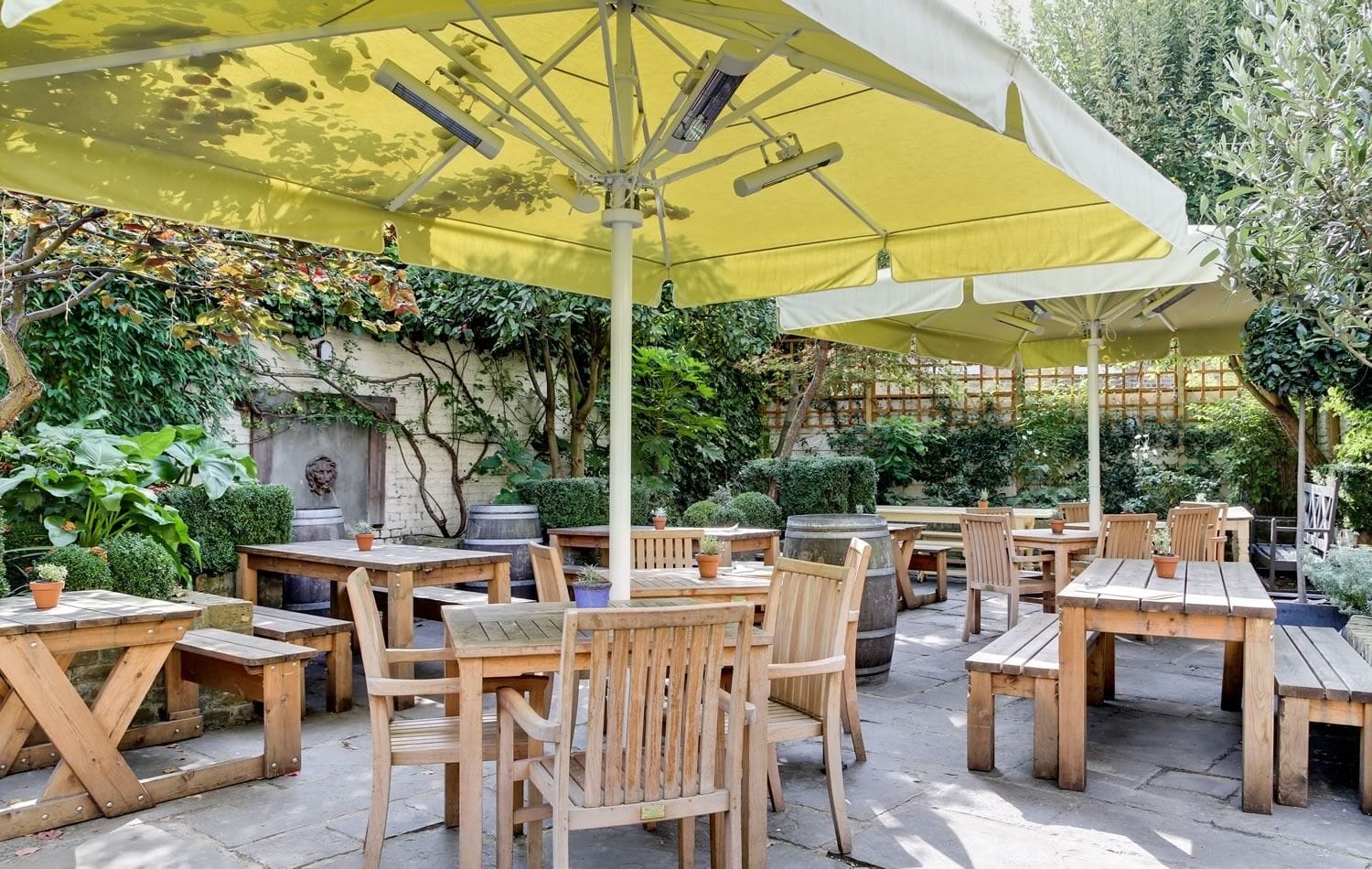 garden at the rose pub fulham london bar