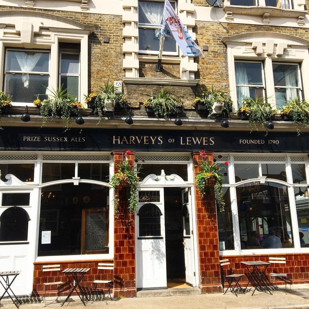 exterior of the royal oak borough bar london