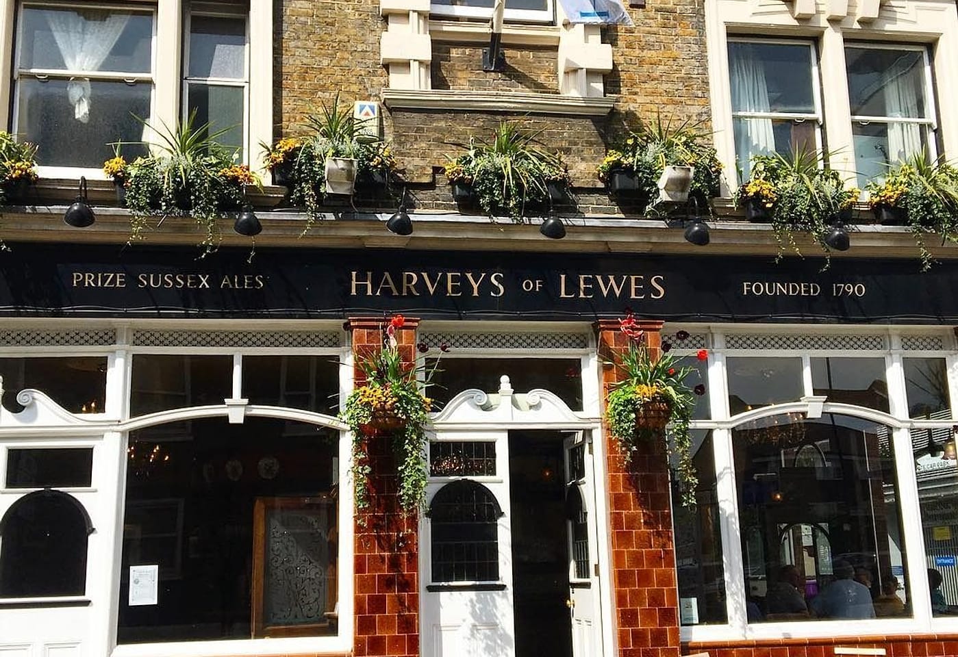 exterior of the royal oak borough bar london