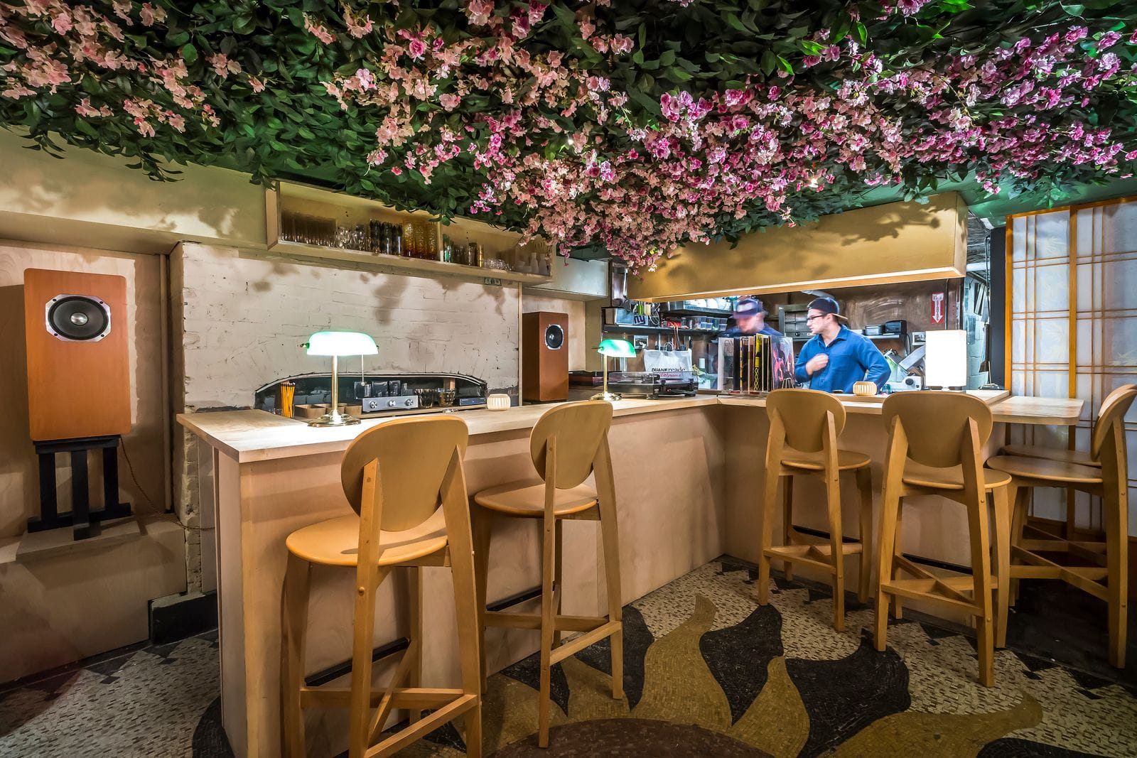 Let the good times roll at this izayaka-style Friendsgiving restaurant: Tokyo Record Bar image 3