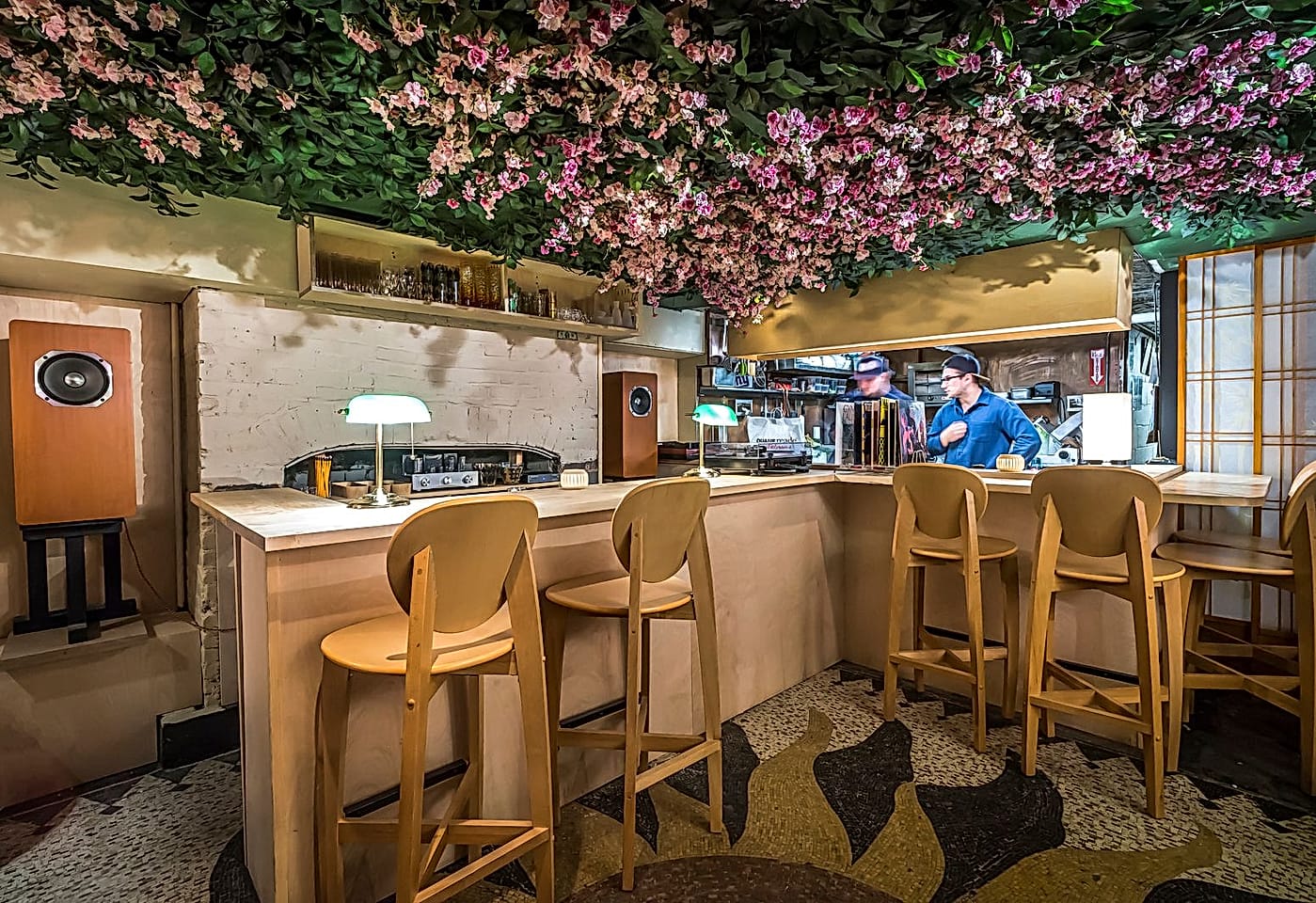 Let the good times roll at this izayaka-style Friendsgiving restaurant: Tokyo Record Bar image 3