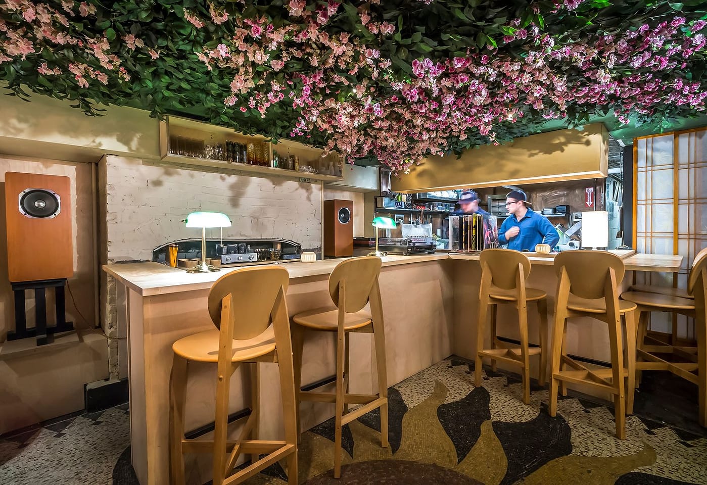 Let the good times roll at this izayaka-style Friendsgiving restaurant: Tokyo Record Bar image 3