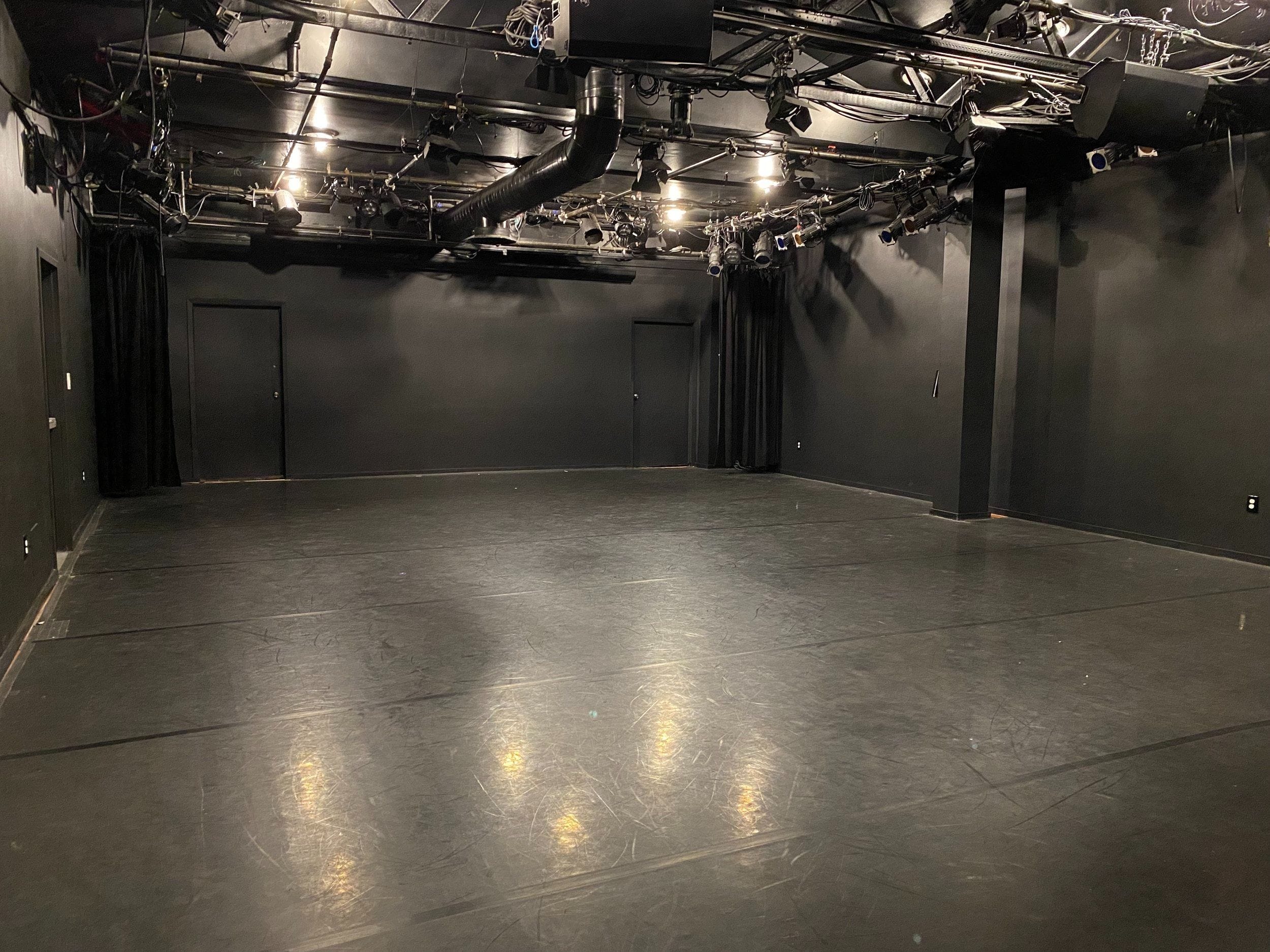 Three warm dance studios and a theatre to rent in Greenpoint: Trisk1