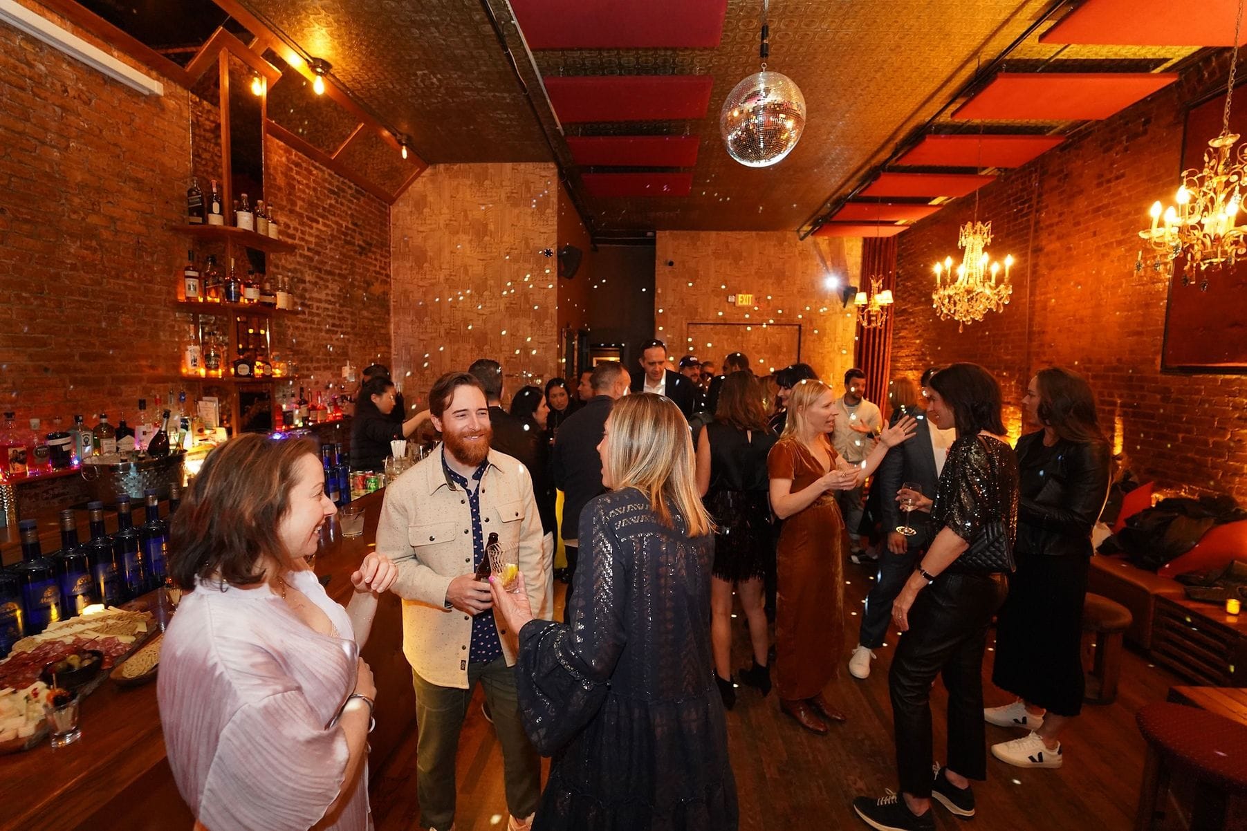 velvet-room-New-Years-Eve-Party-Venues-NYC-1