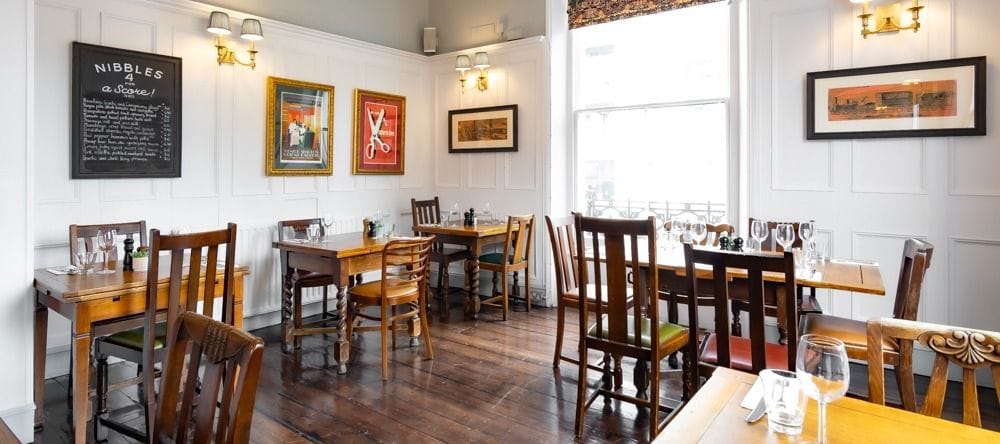 The Victoria pub for the hungry: The Queens Arms image 2