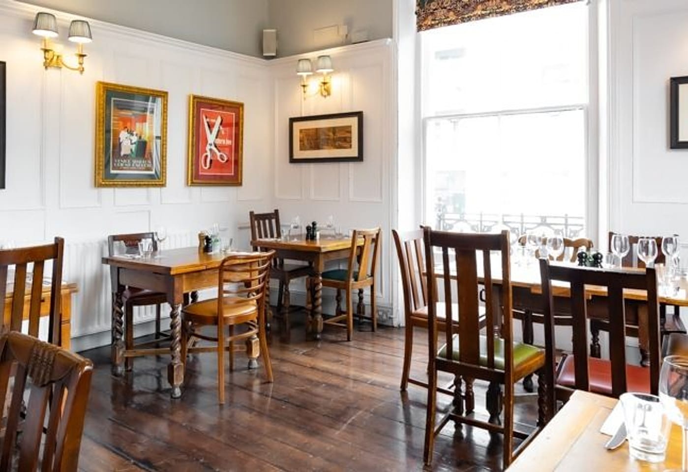 The Victoria pub for the hungry: The Queens Arms image 2