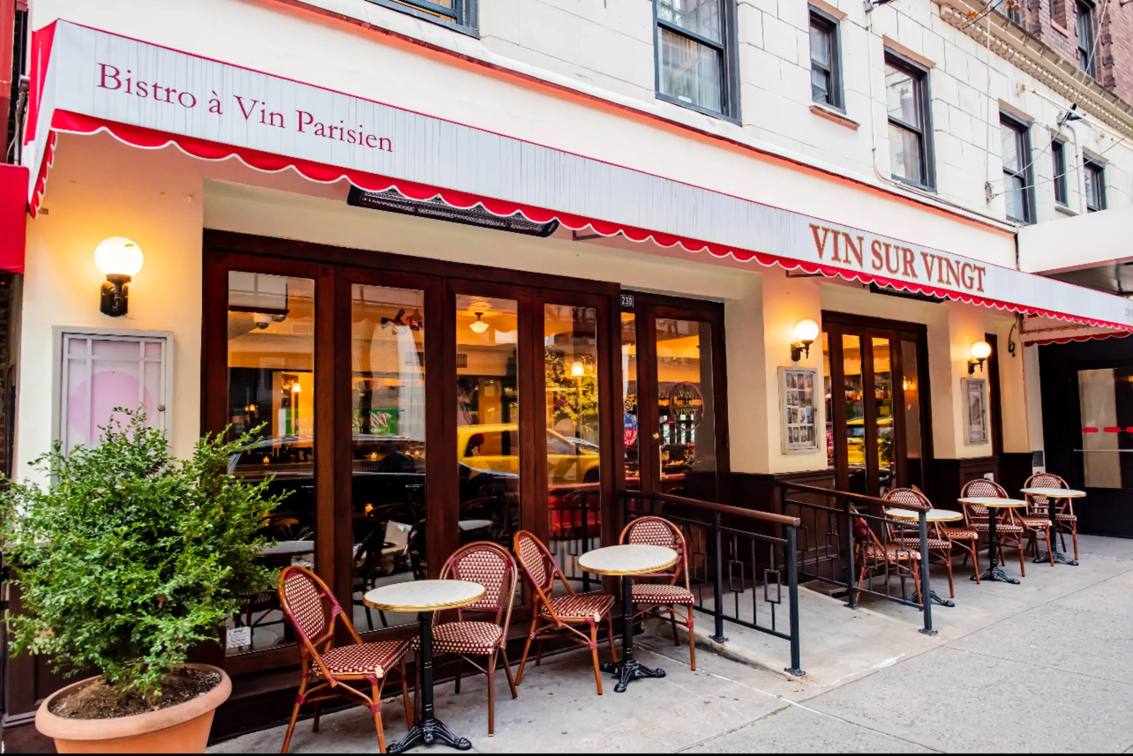 People watching and wine pairings: Vin Sur Vingt Bistro 1