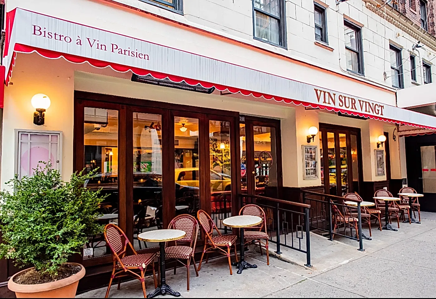 People watching and wine pairings: Vin Sur Vingt Bistro 1